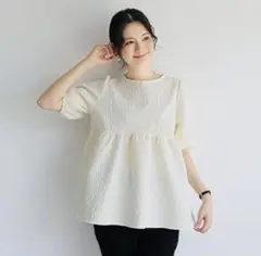アイボリー フレアデザイン 半袖トップス　ペプラムトップス
