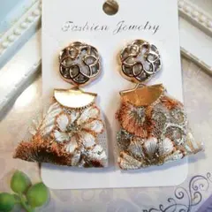 インド刺繍花柄刺繍のファッションピアス/イヤリング(ハンドメイド)