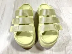 UGG / ゴールデングロウスライド　【最終値下げ/9末まで出品】