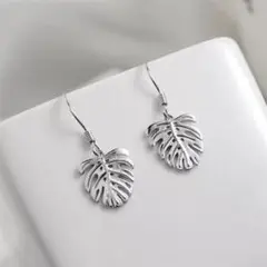 【匿名配送✨新品】フックピアス　モンステラ　シルバー　ハワイアンジュエリー