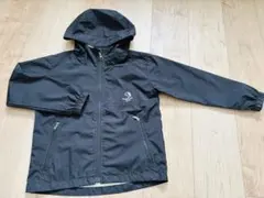 黒いフード付きジャケット