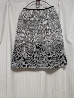 フレアスカート 白黒 パターン