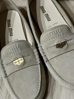 miumiu レディーススウェードローファーのサムネイル