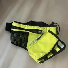 ペットボトルホルダー付きのランニングポーチ