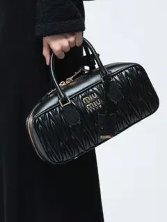 miu miu ブラック ハンドバッグ　アルカディ　マテラッセレザーバッグ