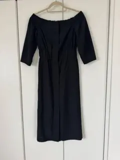 黒 オフショルダー ワンピース