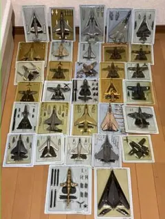 エアコンバット　32冊　ダイキャスト32個　航空機　戦闘機　模型　エアファイター エアコンバット 32冊 ダイキャスト32個 航空機 戦闘機 模型 エア