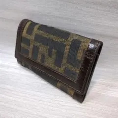 美品　FENDI フェンディ　キーケース　ズッカ柄　6連 2026年最新】フェンディ 6連キーケース ズッカの人気アイテム - メルカリ