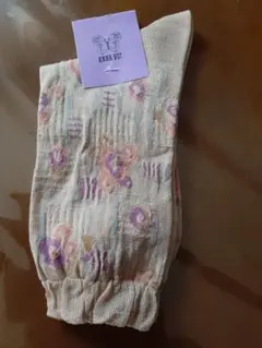 新品✽ANNA SUI✽靴下アナスイ　ベージュsize23cm～24cmのサムネイル