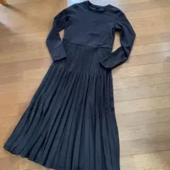 ユニクロ プリーツブラック Mサイズ 長袖ワンピース