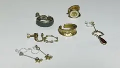 多様なデザインのイヤリング、指輪のセット