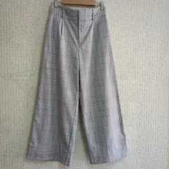 グレーとピンクのチェック柄ワイドパンツ