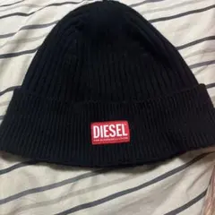 DIESEL ディーゼル ニット帽 ビーニー ブラック 赤タグ ロゴ ワッペンのサムネイル
