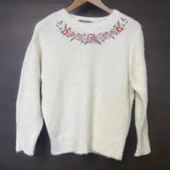 INGNI 花柄刺繍セーター 長袖 Ｍサイズ　白