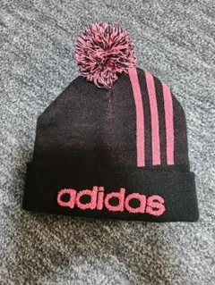 adidas ポンポン付きニット帽 黒・ピンク