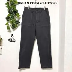 美品【アーバンリサーチ】DOORS グレーパンツ 綿 Ｓ相当 シンプルのサムネイル