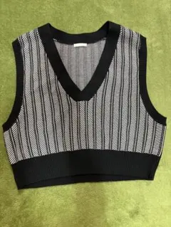 GU Vネック ニットベスト クロップド丈 Mサイズ
