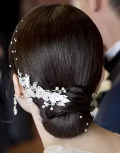 【美品】ウェディングヘッドドレス 花と葉の装飾（パールシール付）