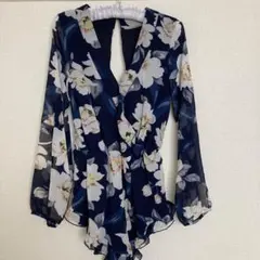 Ravijour ラヴィジュール 花柄 Vネック ロンパース ネイビー 未使用のサムネイル