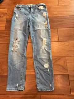 ダメージ加工ライトブルーデニムパンツ