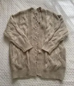ベージュ ケーブル編み ニットカーディガン