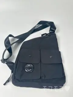 C.P. COMPANYブラックショルダーバッグ斜め掛け