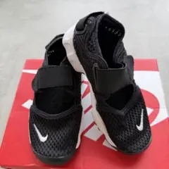 NIKE エアリフト 19cm ブラック ホワイト キッズ スニーカーサンダル