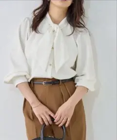 Pierrot ボウタイ　美ラクTブラウス　金釦　シワにならない　UVカット抗菌のサムネイル