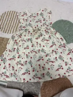 フラワープリントノースリーブワンピース