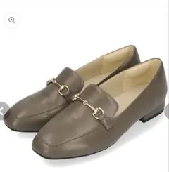 【美品】跳べるパンプス　スクエアトゥビットモチーフローファーのサムネイル