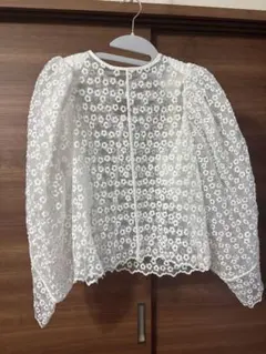 Bibiy. 「B. BLOOMY BLOUSE」 フラワー刺繍 パフスリーブ Bibiy. 「B. BLOOMY BLOUSE」 フラワー刺繍 パフスリーブ - メルカリ