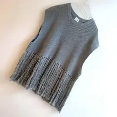 【新品未使用】♥deluxee'm ニット フリンジベスト　ジレ　グレー