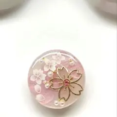 ☆〜天然石 オパール 城と梅の花 縁起の七宝柄 帯留め 40×30 