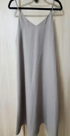 GU　Vネックキャミソールワンピース　グレー　M