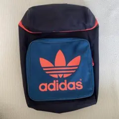 adidas トレフォイルロゴ バックパック ネイビー/オレンジ