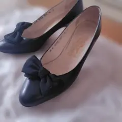 黒フェラガモ リボン付き 中ヒールパンプス