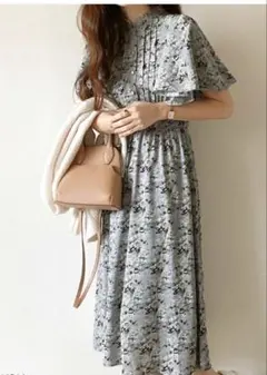 【未使用】花柄ブルー半袖ワンピース Mサイズ