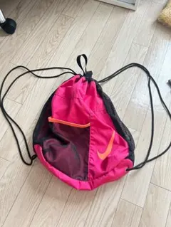 Nike ピンク ドローストリングバッグ