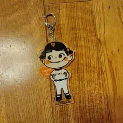 GIANTSペコちゃんコラボアクリルキーホルダー