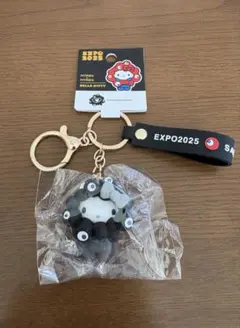 即日発送】ミャクミャク キーホルダー 黒ミャクミャク キラキラ 黒