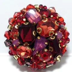 ビーズ刺繍　赤　ヘアゴム・ブローチ　くるみボタン