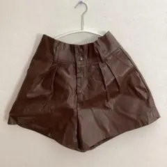 ブラウン レザー風 プリーツショートパンツ