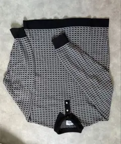 グレーと黒のニットポロシャツ