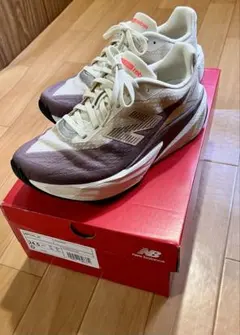 NewBalance FuelCell Rebel V5 レディース24.5cmのサムネイル