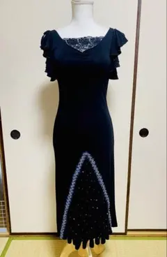 社交ダンスドレス 黒 ビーズ装飾&袖フリル付き