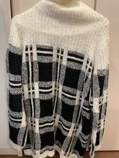 白と黒のチェック柄ニットセーター Mサイズ