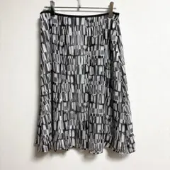 ✨日本製✨ ニジュウサンク【38】スカート 膝丈 柄物 オフィス フレア 黒