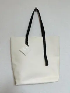完売品【定価30,800円】アシンメトリーハンドルBAG/トートバッグ 未使用のサムネイル