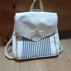 リボン付きホワイトストライプリュック