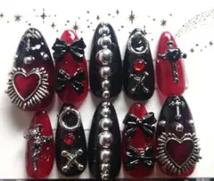 No,9 地雷ネイルチップ 赤×黒 アーモンド型 ゴテゴテネイル 痛ネイル